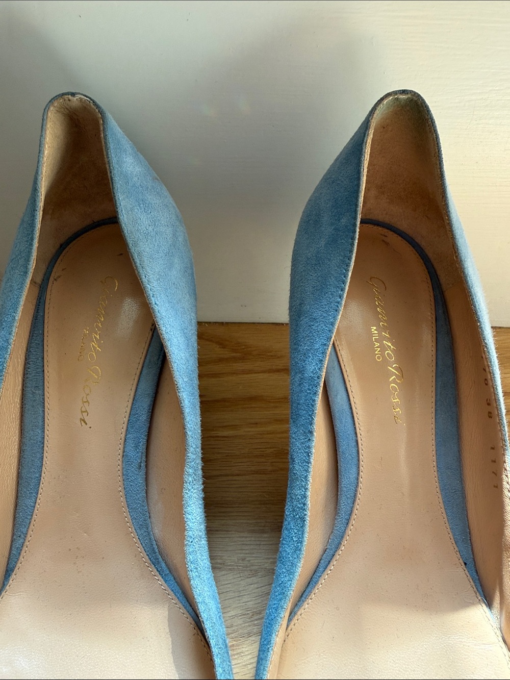 Gianvito Rossi GIANVITO 85 Suede Pointed Toe Pump - Picture 6 of 7